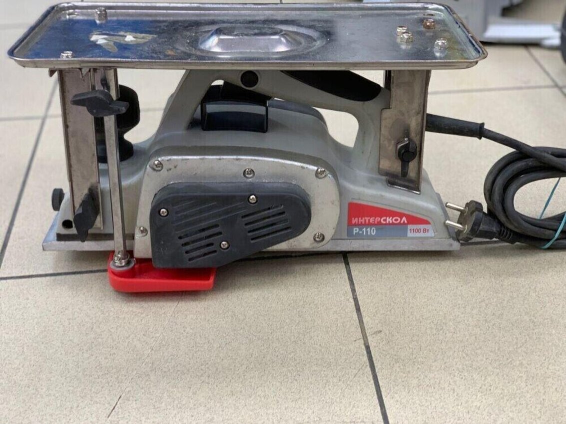 Рубанок Интерскол р-110