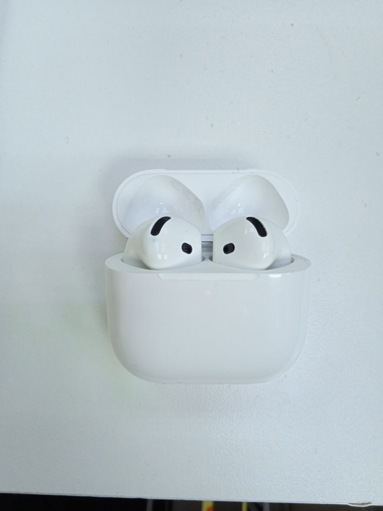 Наушники Airpods 4   с шумоподавлением.