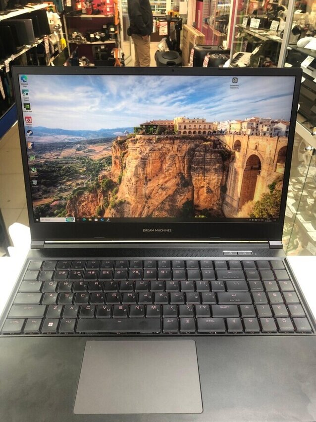 Ноутбук  Dream Machines RG3070TI-15EU21