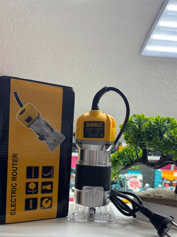 Фрезер DeWalt 800Вт 6.35мм