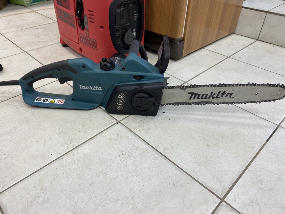 Цепная электропила Makita UC3541A